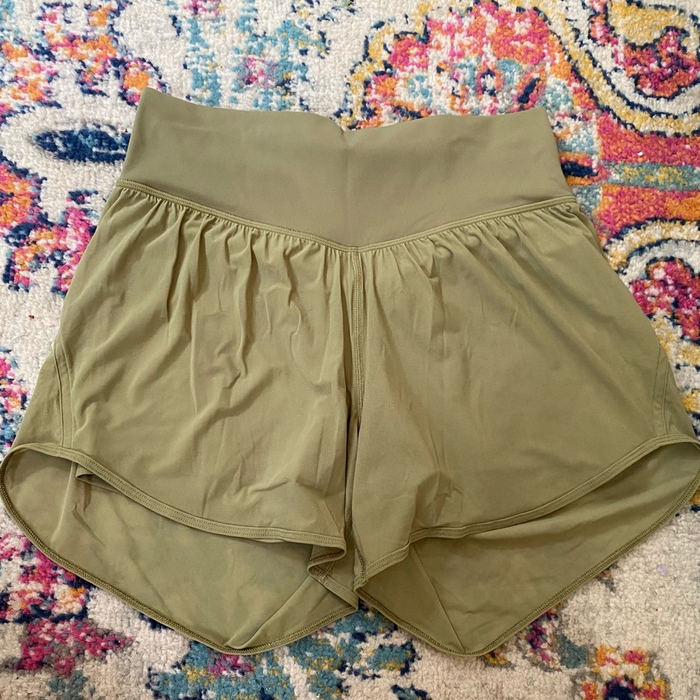 Lululemon Nulu Mesh Yoga Short 3.5